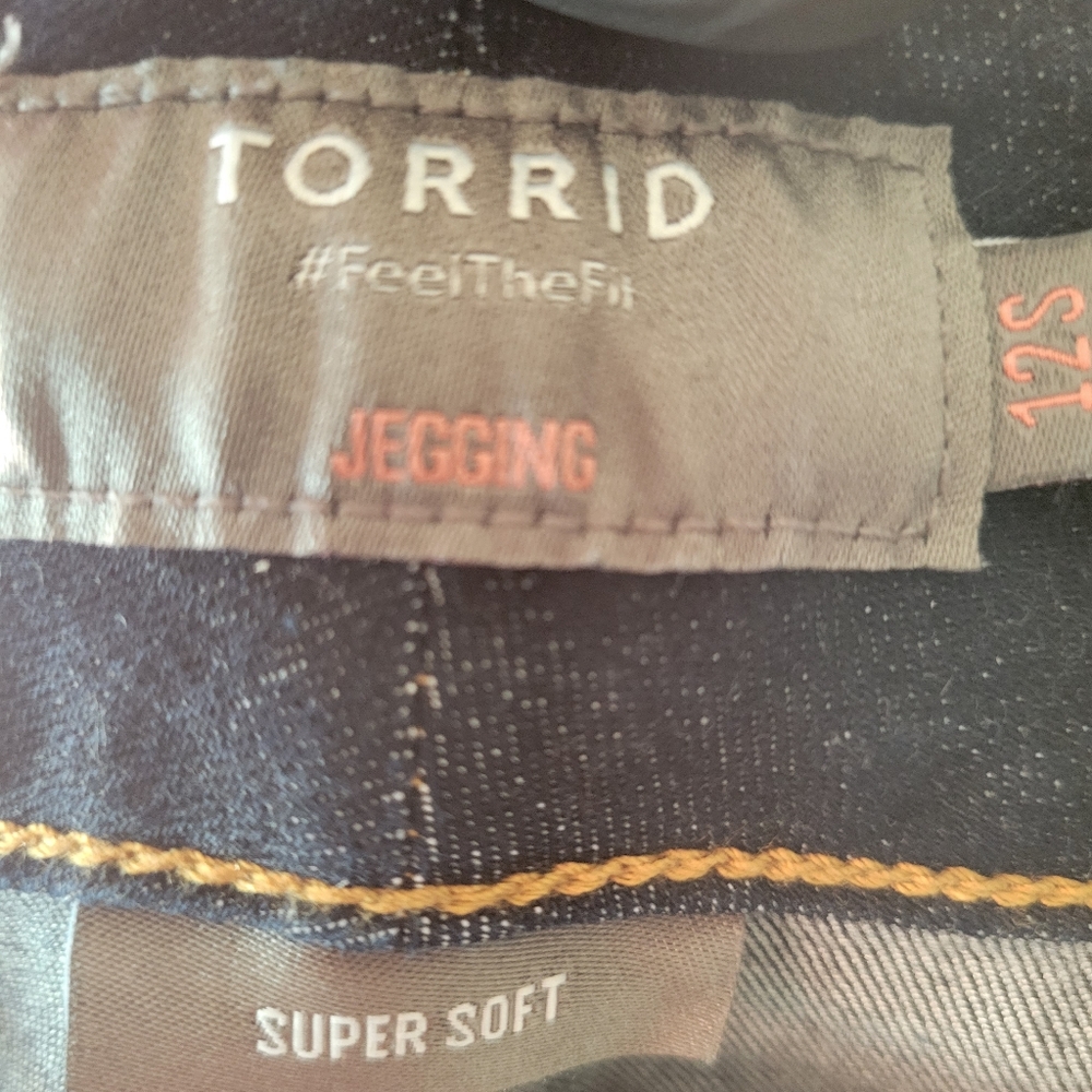 Torrid size 12s super soft jeggings in dark blue denim stretchy worn once